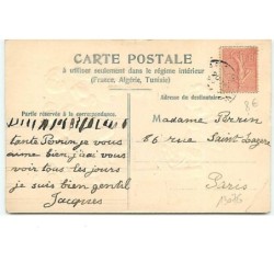 n°13076 - Carte Gaufrée - Enfants regardant une poule couvant des oeufs