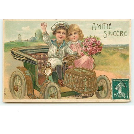 n°13090 - Carte Gaufrée - Amitié Sincère - Couple dans une voiture