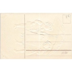 n°27580 -Carte Gaufrée - Jeune couple sous un parapluie, la jeune fille portant un éphéméride