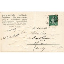 n°27586 - Carte Gaufrée - Clapsaddle - Joyeuses Pâques - Jeune fille portant un oeuf, marchant avec un petit garçon