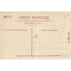 n°27592 - Fantaisie - Jeune femme assis sur la lettre E - Alphabet