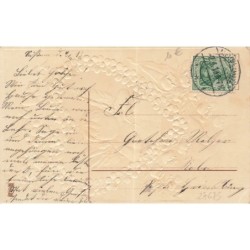n°27675  - Carte Gaufrée - Ange écrivant une lettre au milieu d'un coeur en myosotis et brins de muguet