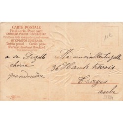 n°27784 - Carte Gaufrée - Fantaisie - Souvenir - Ange au milieu d'une fleur