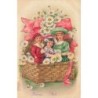 n°27832 - Carte Gaufrée - Fantaisie - Deux fillettes et un garçon dans une malle en osier remplie de marguerites