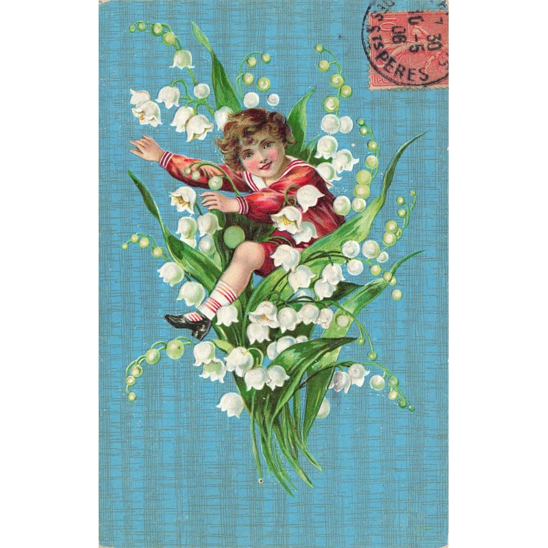 n°27834 - Carte Gaufrée - Fantaisie - Garçon au milieu de brins de muguet