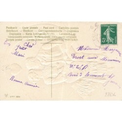 n°27836 - Carte Gaufrée 6859 - Notre jeune amour est si grand ... - Couple assis sur un croissant de lune humanisé