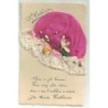 n°27954 - Sainte-Catherine - Un Bonnet rose avec des fleurs et de la dentelle