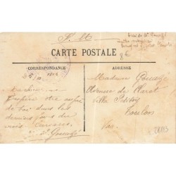 n°28183 - Fantaisie - Clapsaddle - Portrait d'un enfant au milieu d'une feuille, sur fond rouge