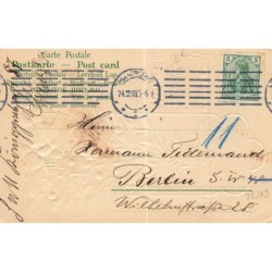 n°28219 - Carte Gaufrée - Noël - Fröhliche Weihnachten - Lutin lisant une lettre assis au pied d'un sapin
