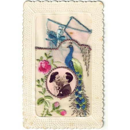 n°28254 - Fantaisie - Carte Brodée avec pochette - Paon et une photo d'un couple
