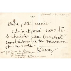 n°28371 - Joyeux Noël - Père Noël tenant une lanterne, avec des jouets à ses pieds