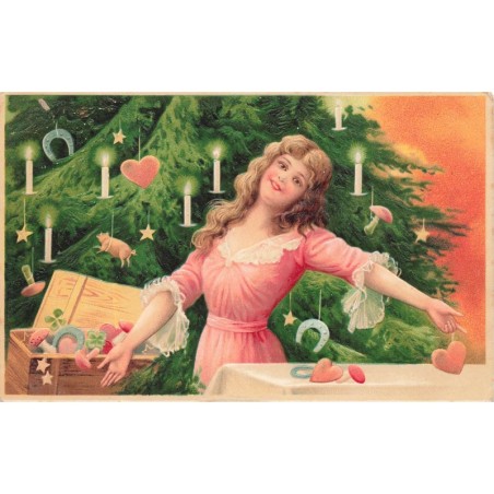 n°28374 - Carte Gaufrée- Noël - Jeune fille décorant un sapin
