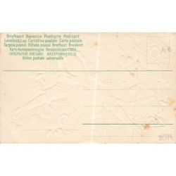 n°28374 - Carte Gaufrée- Noël - Jeune fille décorant un sapin