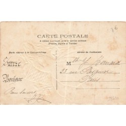 n°28420 - Carte Gaufrée - Joyeuses Pâques - Petite fée portant une hotte remplie d'oeufs