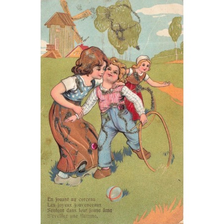 n°28442 - Carte Gaufrée - Fantaisie - Enfants jouant au cerceau - paillettes et strasse