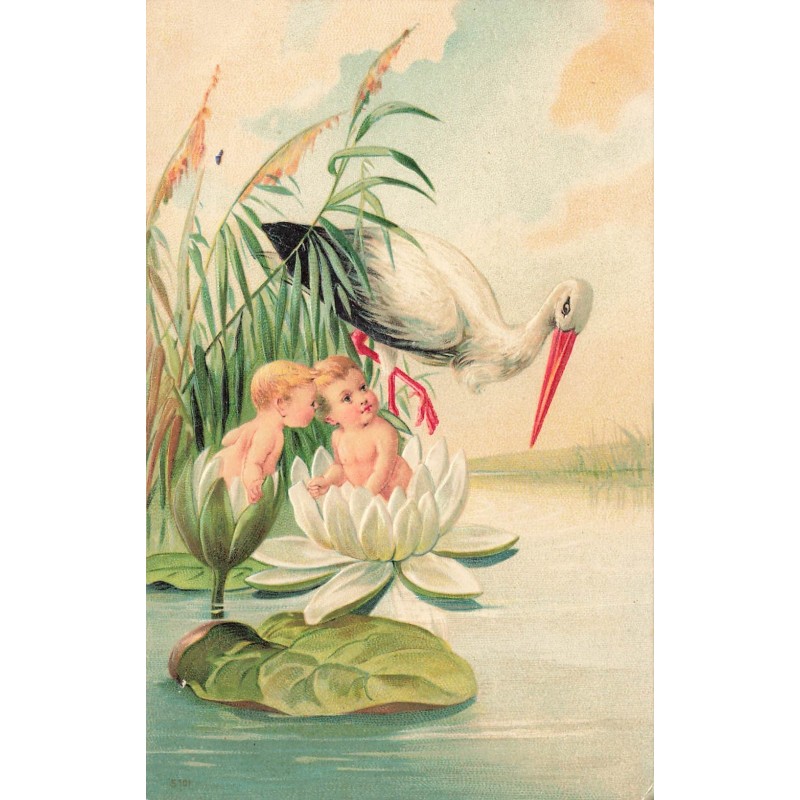 n°28446 - Carte Gaufrée - Fantaisie - Cigogne regardant des bébés dans des fleurs de nénuphar