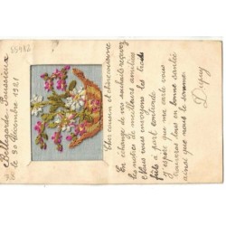 n°28453 - Fantaisie - Carte Brodée -Fleurs dans un médaillon de forme carrée