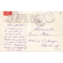n°28478 - Carte Gaufrée - Heureuse Année - Garçon nouant un ruban à un bouquet de myosotis