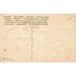 n°28580 - Carte Gaufrée - Flatscher 7052 - Jeune fille avec un bébé tenant une poupée et un chat