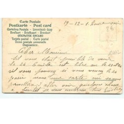 n°13442 - Carte Gaufrée - Jeune femme allumant une bougie sur un sapin