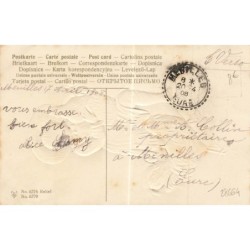 n°28664 - Carte Gaufrée - 6776 - Joyeuses Pâques - Enfant portant une poule