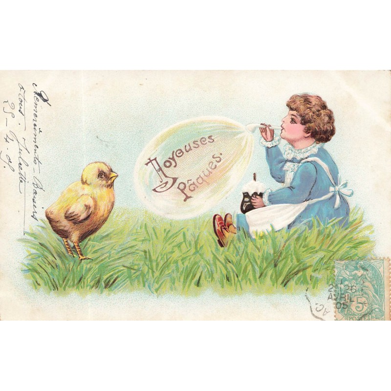 n°28667 - Carte Gaufrée - Joyeuses Pâques - Poussin regardant une fillette faisant des bulles de savon