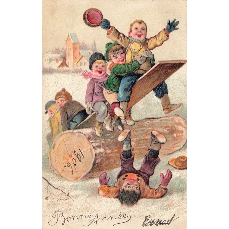 n°28683 - Carte Gaufrée - 5456 - Nouvel An - Garçons jouant à la balancelle avec un tronc d'arbre