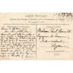 n°28778 - Carte Gaufrée - 1er Avril - Couple de cochons habillés mangeant un poisson