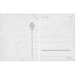 n°28791 - Carte Gaufrée - Clapsaddle - Garçon jouant de la mandoline avec un oeuf