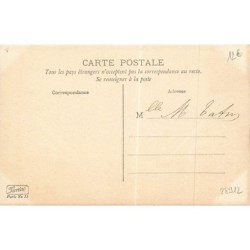 n°28912 - Illustrateur - Portrait d'une femme portant un chapeau bleu avec des plumes vertes - Mode