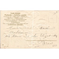 n°28926 - Carte Gaufrée - Joyeux Noël - Père Noël et anges décorant un sapin