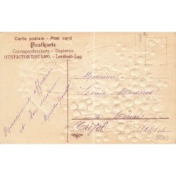 n°28943 - Carte Gaufrée - Fantaisie - Amitié - Jeune fille avec des brins de muguet