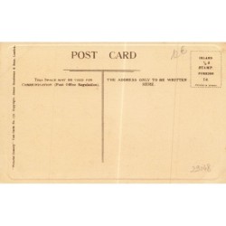 n°29048 - Surréalisme - All is Vanity - Femme se regardant dans une coiffeuse en forme de tête de mort