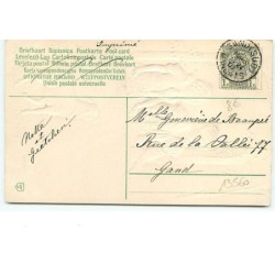 n°13560 - Carte Gaufrée - Jeunes femmes nourrissant des oiseaux, et un mouton