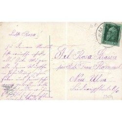 n°29094 - Carte Gaufrée - Anniversaire - Fillette assise sur un banc admirant des fleurs