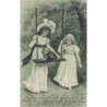 n°29096 - Fantaisie - Fillettes jouant avec un chat sur une balançoire
