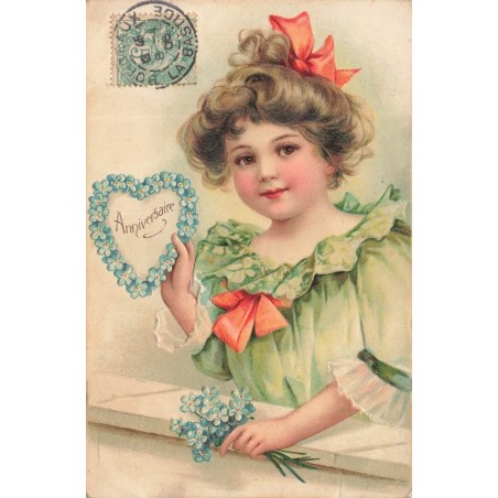 n°29194 - Carte Gaufrée - Anniversaire - Fillette tenant un coeur en myosotis