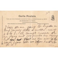 n°29234 - Fantaisie - Couple dans une voiture, la femme les mains dans son manchon