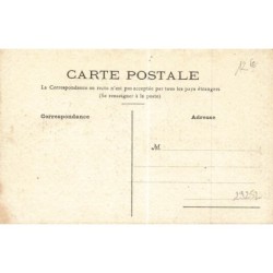 n°29252 - Illustrateur Molynk - Femme portant une cage à oiseaux comme chapeau