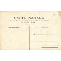 n°29255 - Illustrateur Molynk - Femme portant une poule et ses poussins dans leur nid, sur son chapeau