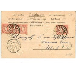 n°13586 - Carte Gaufrée - Fillette câlinant un bouledogue