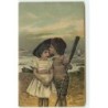 n°13595 - Carte Gaufrée - Couple d'enfant au bord de la mer