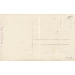 n°29345 - Animaux - Zeckendorff - Une femme assise près d'un bouledogue français