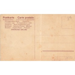 n°29350 - Fantaisie - Garçon debout sur une chaise voulant couper un téléphone avec une paire de ciseaux