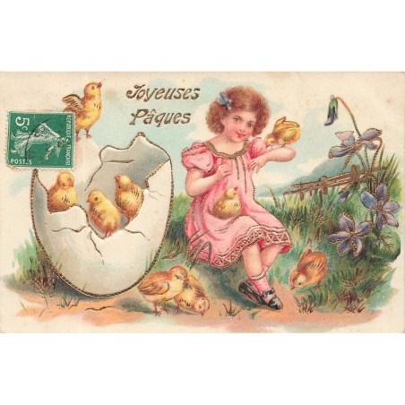 n°29366 - Carte Gaufrée - Joyeuses Pâques - Fillette assise près d'un oeuf d'où sortent des poussins