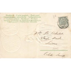 n°29445 - Carte Gaufrée- Fantaisie - Chien dans une nacelle soulevé par des ballons