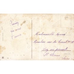 n°29516 - 1er Avril - Deux chiens regardant une fillette au téléphone