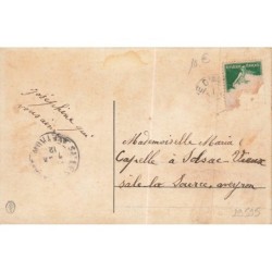 n°29595 - Joyeuses Pâques - Poussins habillés s'embrassant dans un bureau