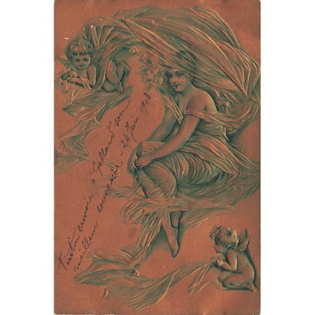 n°29690 - Carte Gaufrée - Clapsaddle - Deux Anges autour d'une jeune femme