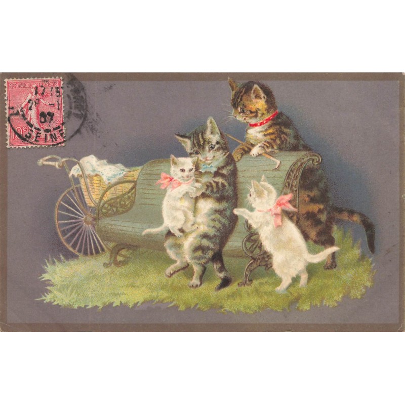 n°29698 - Animaux - Chat- Une famille de chats humanisés assis sur un banc